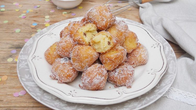 Fluffy Apple and Raisin Fritters