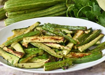 Zucchini fries from the air fryer